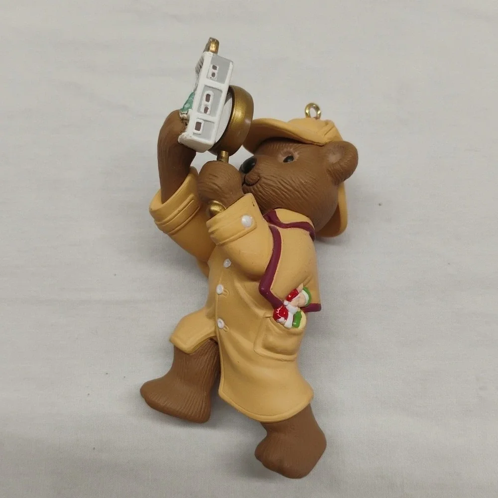 Hallmark 1994 Holiday Pursuit Bear Detective Christmas‎ Tree Ornament